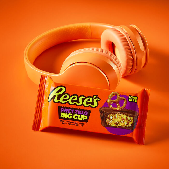 REESES BIG CUP Milk Chocolate Peanut Butter Cups with Pretzels King Size Candy Bar 2.6oz Candy Bar