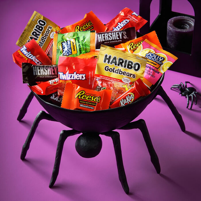 HERSHEY'S Assorted Miniatures Halloween Candy, Bulk Bag, 85.89 oz (290 Pieces)