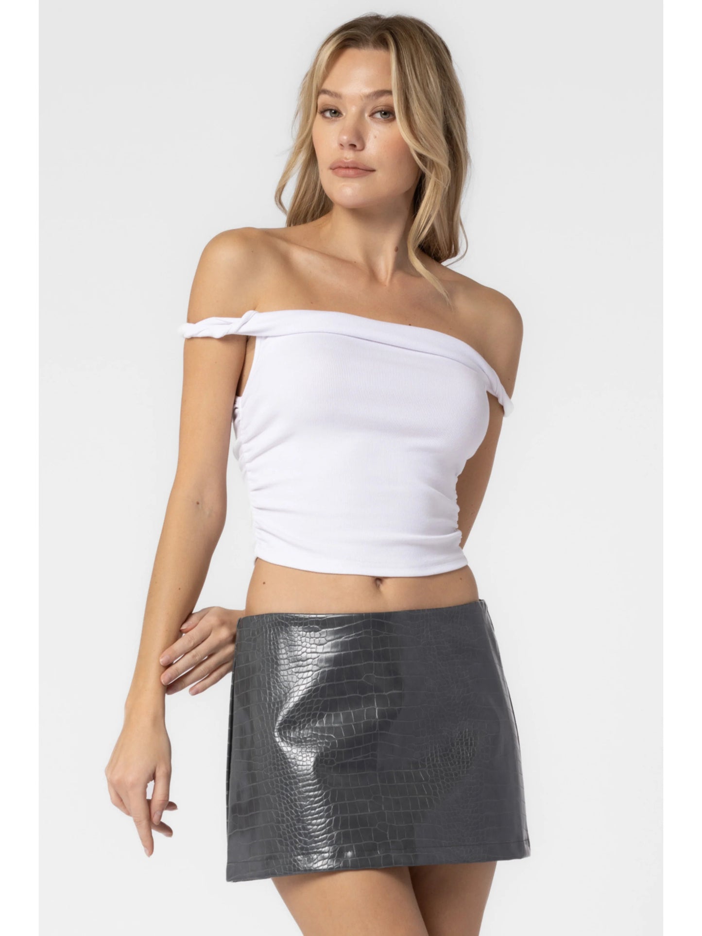 Ruby & Jenna Women's Ribbed Twist Off The Shoulder Top