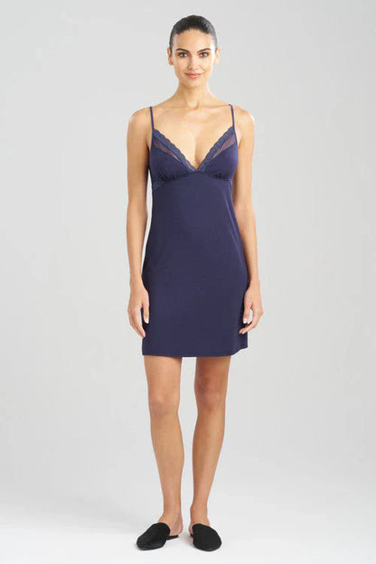 NATORI Feathers Essentials Lenzing Ecovero Viscose Lace Applique Chemise