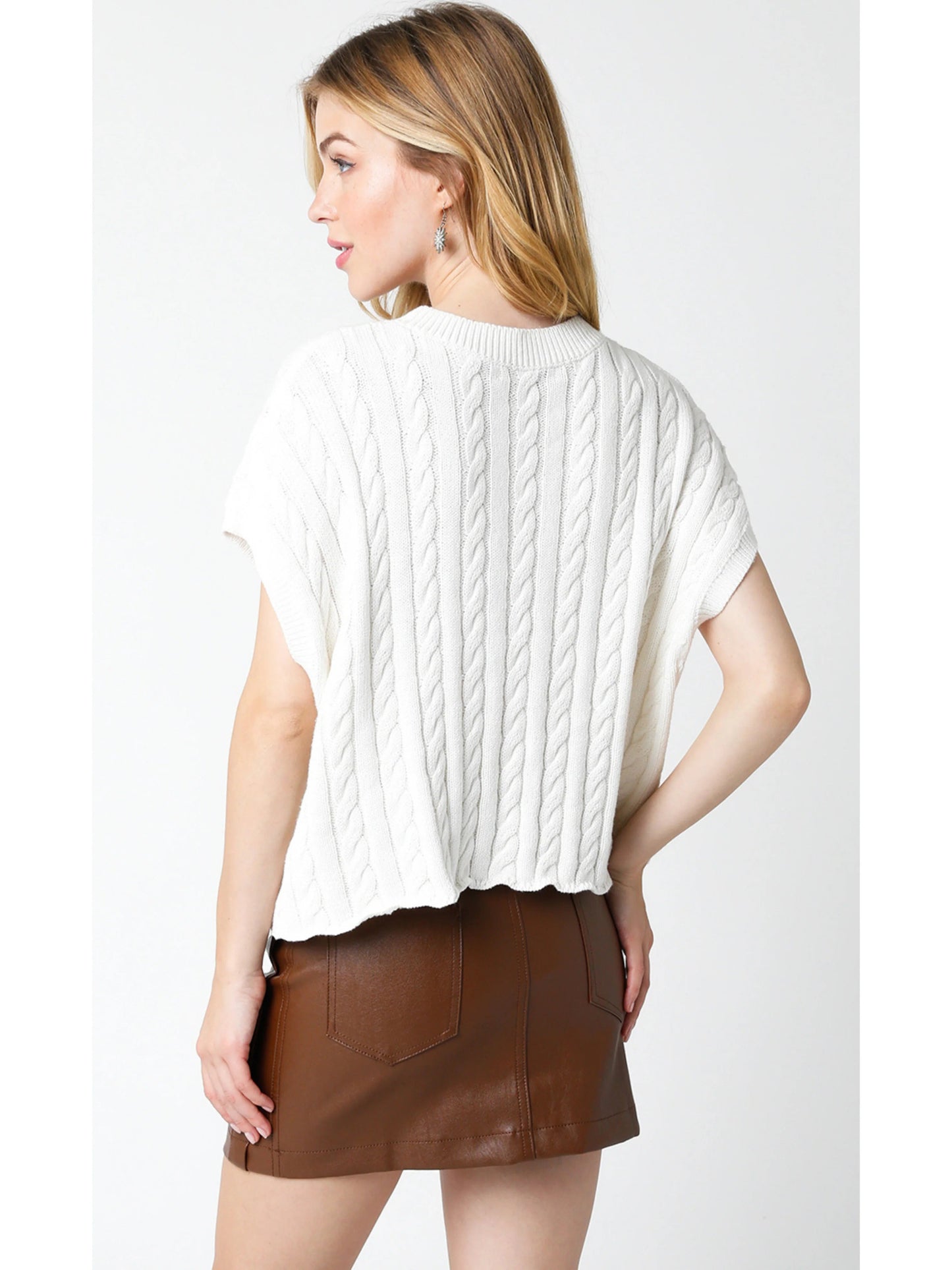 Ruby & Jenna Women's Short Sleeve Cable Sweater