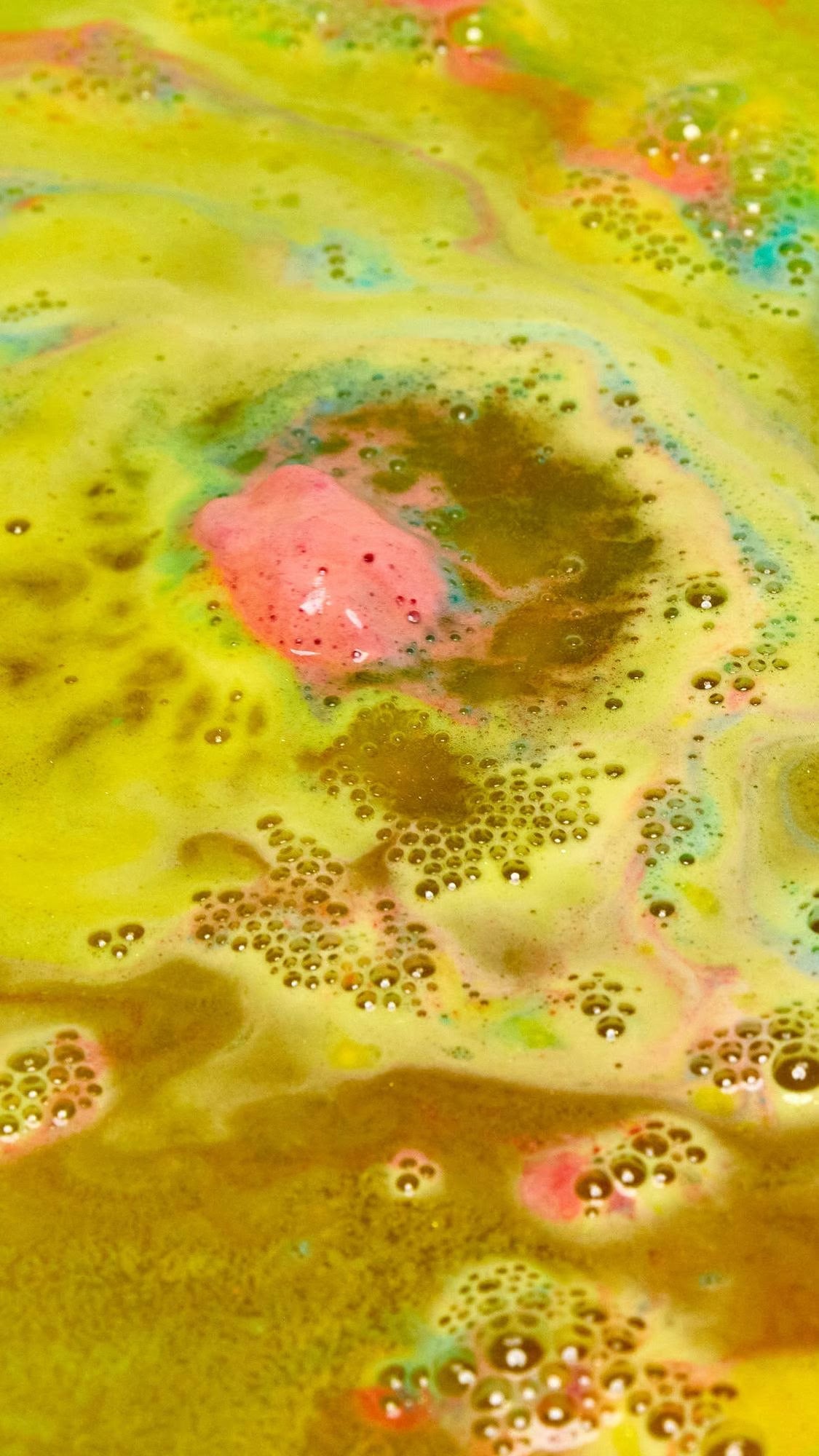 Lush Crackle Bath Bomb