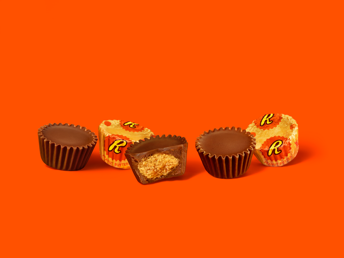 REESE'S Milk Chocolate Peanut Butter Cup Miniatures Bulk 25 lbs Candy Box