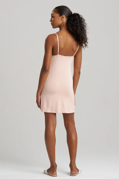 NATORI Feathers Essentials Lenzing Ecovero Viscose Lace Chemise