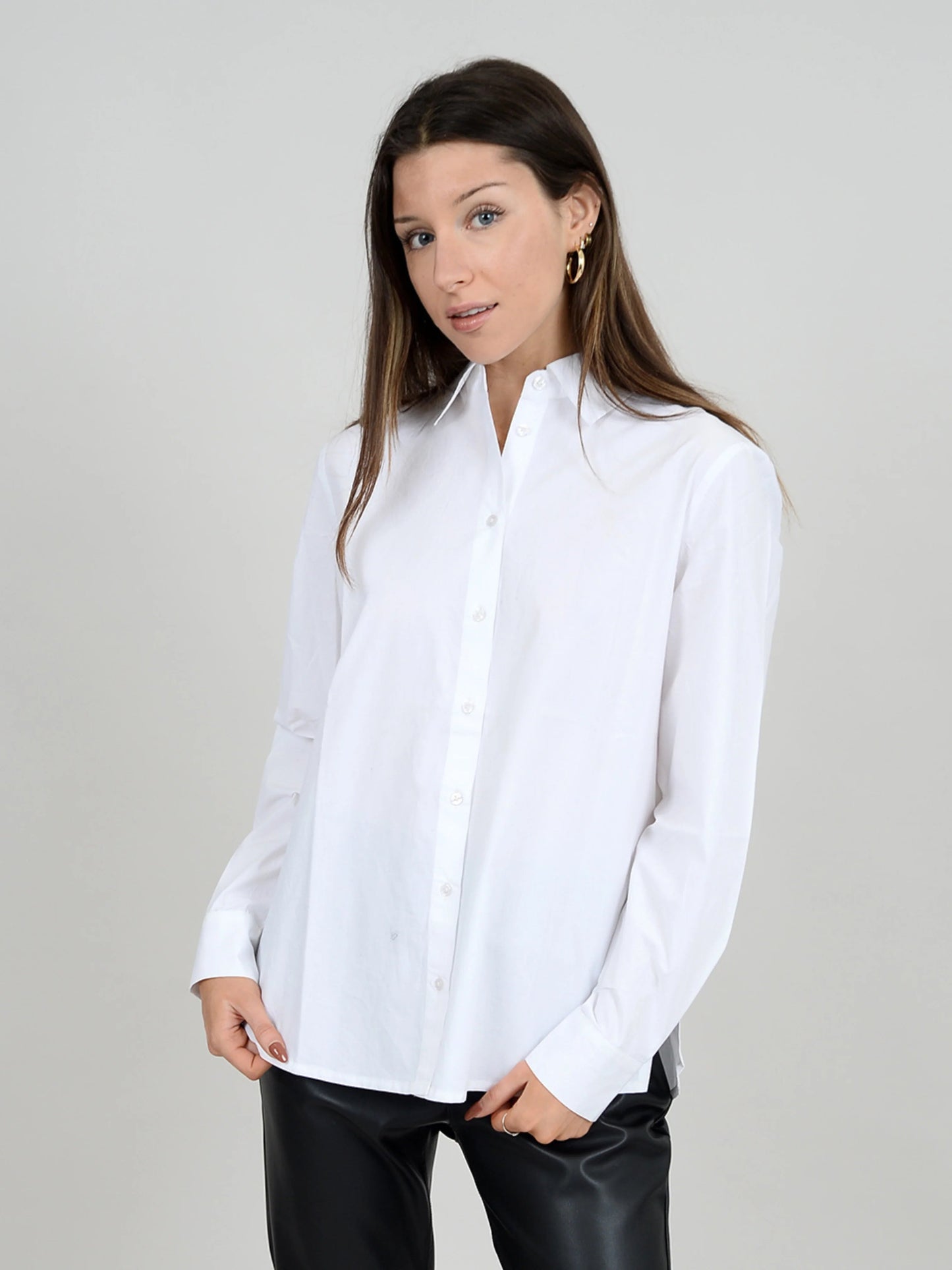 Ruby & Jenna Women's Straight Fit Button Down
